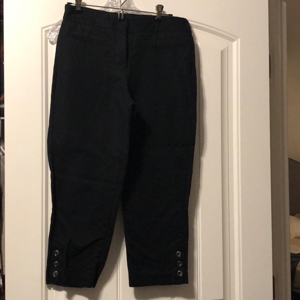 Black capris